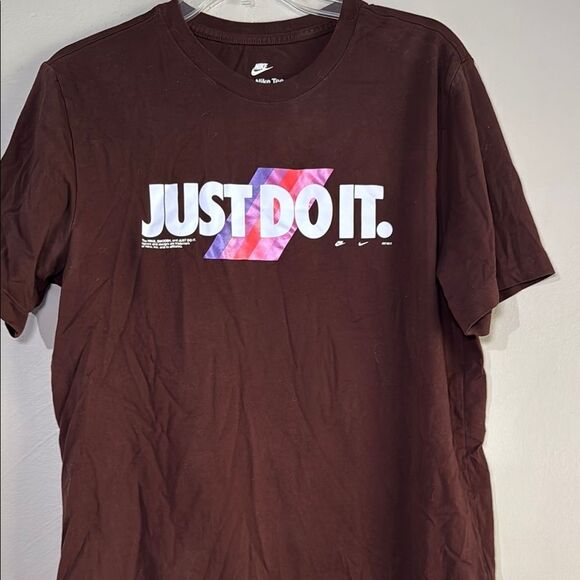 Nike Brown Short Sleeve Tee with Bold Graphic - Picture 2 of 8